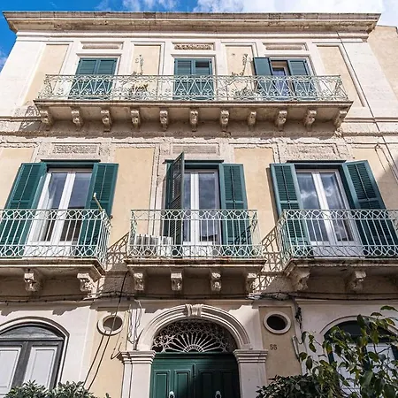 Luxury In Ancient Building Апартаменты