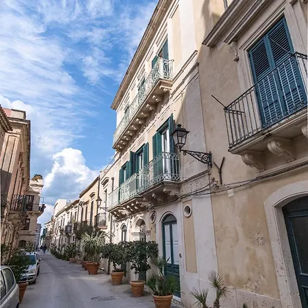 Luxury In Ancient Building Апартаменты